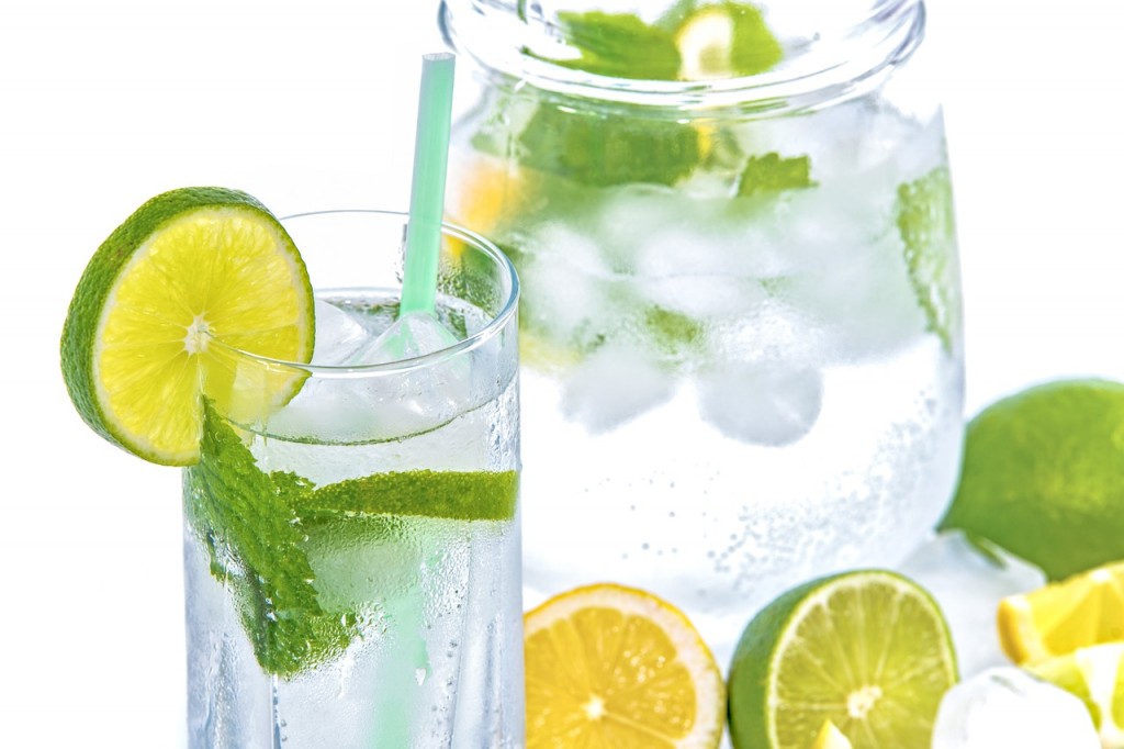 mineral-water-1532300_1280